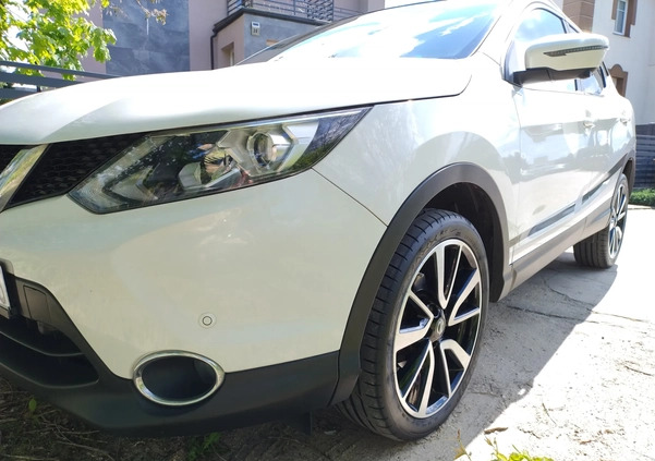 Nissan Qashqai cena 61900 przebieg: 109000, rok produkcji 2016 z Głogów małe 277